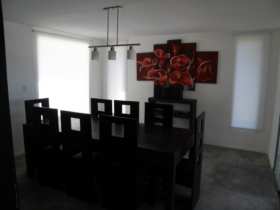 Información de CASAS AP1197 de inmobiliaria ANTONIO DIAZ en el barrio MANANTIALES 
 Muy buena casa desarrollada en dos plantas en la zona de Manantiales.
Planta baja, living comedor amplio, cocina, un dormitorio, y un baño. Lindo jardín con galería, parrillero y piscina.
Planta alta dos dormitorios (el principal en suite con terraza), 2 baños, y salida a otra terraza con gran vista al mar en la cual se accede por una escalera a la azotea en el tercer nivel.
Equipada con alarma, lcd, cable, aire acondicionado, heladera con freezer, microondas. 