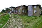 Información de CASAS IN3146 de inmobiliaria INNOVA en el barrio LA BARRA 
 En el punto mas alto de La Barra, a tan solo 700 mts del mar. Entorno natural, con bosque de fondo. Vista a Punta del Este y la Isla de Lobos. Sobre 5.000.- mts de tierra con 800 mts construidos en excelente calidad (obra finalizada Diciembre 2012). 
Todos los ambientes con mucha luz y ventanales, orientación norte. Aberturas de PVC con cierre hermético, vidrios dobles y mosquiteros. Ventiladores de techo y radiadores a gas en todos los ambientes. Pisos de madera plastificados
Consultenos! 
