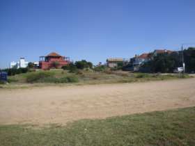 Información de TERRENO JJ163 de inmobiliaria JJ INMOBILIARIA en el barrio MONTOYA 
 Sobre la Rambla y Calle  Explorador,  frente al Mar playa del Parador Mantra. 