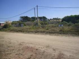 Información de TERRENO JJ168 de inmobiliaria JJ INMOBILIARIA en el barrio BALNEARIO BS AS 
 Muy buena ubicación a media cuadra de la rambla.
Entre Calles 38 y 39 segunda línea de la playa. 