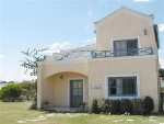 Información de CASAS JJ92 de inmobiliaria JJ INMOBILIARIA en el barrio LA BARRA 
 Calle Los Destinos.
Ubicada a 2 cuadras de la playa la Posta del Cangrejo.
Planta baja living comedor muy amplio, cocina con lavadero, 1 dormitorio 1 baño.
Planta alta 3 dormitorios 2 baños, el principal en suite.
Muy buen jardín con pìscina y parrillero atrás a la salida del living comedor. 