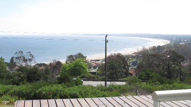 Información de DEPARTAMENTOS PB1667 de inmobiliaria PUNTA BALLENA en el barrio PUNTA BALLENA 
 Apartamento de 2 dormitorios, 2 baños (1 en suite), living comedor con estufa a leña, amplia terraza con vista al mar y al bosque. 
