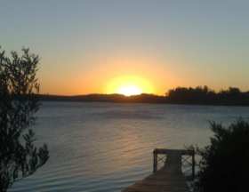 Información de CHACRAS PL473 de inmobiliaria PUCURULL en el barrio LAGUNA DEL SAUCE 
 Frente a laguna: 151mts, fondo 162mts y laterales 900mts .superficie total 137 000m2 (casi 14 hás.) Lago artificial de 15.000 m2!!!  Hemoso muelle!  Casa pequeña con muchas posibilidades. 