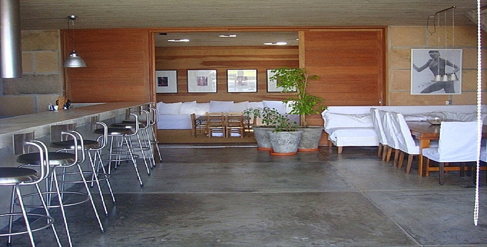 Información de CASAS RN2883 de inmobiliaria IGNACIO RUIBAL en el barrio JOSE IGNACIO 
 Espectacular Villa sobre el mar en Jose Ignacio, sobre la arena misma. Entrada privada, cinco dormitorios y muy bien equipada.  