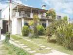 Información de CASAS SD4540 de inmobiliaria SANTOS DUMONT en el barrio LA BARRA 
 En la posta!!  Casa 3 dormitorios 1 en suite y dependencia, 2 baños, cocina, vestidor, terraza, patio con parrillero, dos garage para autos. a pasos del mar. 