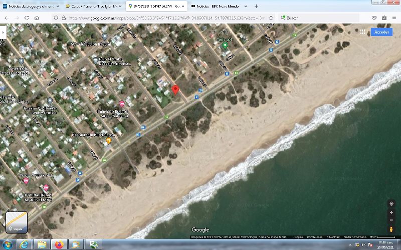 Información de TERRENO GA2019 de inmobiliaria GANCEDO y ASOC en el barrio BALNEARIO BS AS 
 Líndísimo lote frente a la playa. Son 600 m2 (15x40) con la playa cruzando la Ruta 10. 
Buen entorno que mejora cada día.  