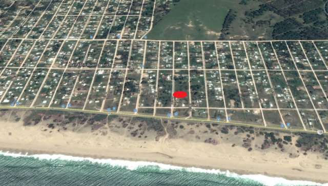 Información de TERRENO YA183 de inmobiliaria AYLIN PROPIEDADES en el barrio BALNEARIO BS AS 
 Terreno de 450m2, en zona de casas lindas y a pasos de la playa. 