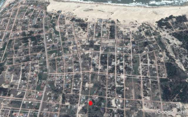 Información de TERRENO YA240 de inmobiliaria AYLIN PROPIEDADES en el barrio ROCHA 
 A pocas cuadras de la playa con 600m2 de arena y mar. 