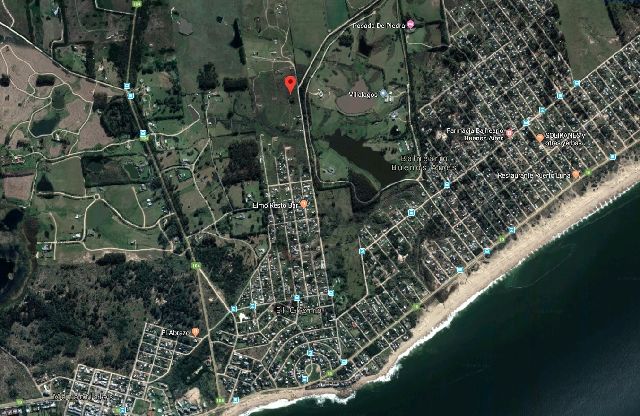 Información de TERRENO YA379 de inmobiliaria AYLIN PROPIEDADES en el barrio BALNEARIO BS AS 
 Lote de 300m2, zona casi virgen.
Algunos vecinos dispersados por la zona. 