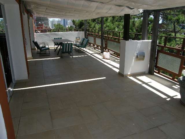 Información de DEPARTAMENTOS DL747 de inmobiliaria DE LEON en el barrio AIDY GRILL 
 Totalmente reciclado, ideal para vivir todo el año.
Amplios ambientes, terraza super disfrutable.- 