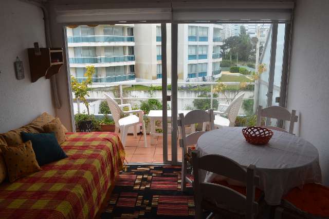 Información de DEPARTAMENTOS PZ9 de inmobiliaria PABLO Y SUAREZ en el barrio AIDY GRILL 
 Living comedor con terraza (contrafrente a un jardin), un dormitorio en suite ,cocina y garage. 